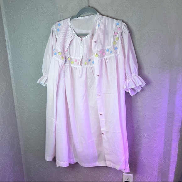Pink Nightgown with Floral Embroidery vintage robe gown - Picture 4 of 8